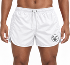 Riviera Retro zwemshort Cool White, wit korte retro-pasvorm op een model