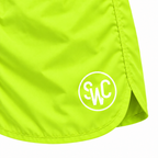 Riviera Retro zwemshort Fresh Lime, limegroen detail van SWC-logo, ronde pijpzoom en zijsplit